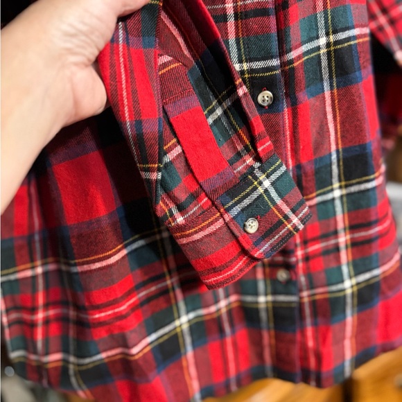 Old Navy women's red and green plaid flannel button-down shirt new small - Picture 2 of 9